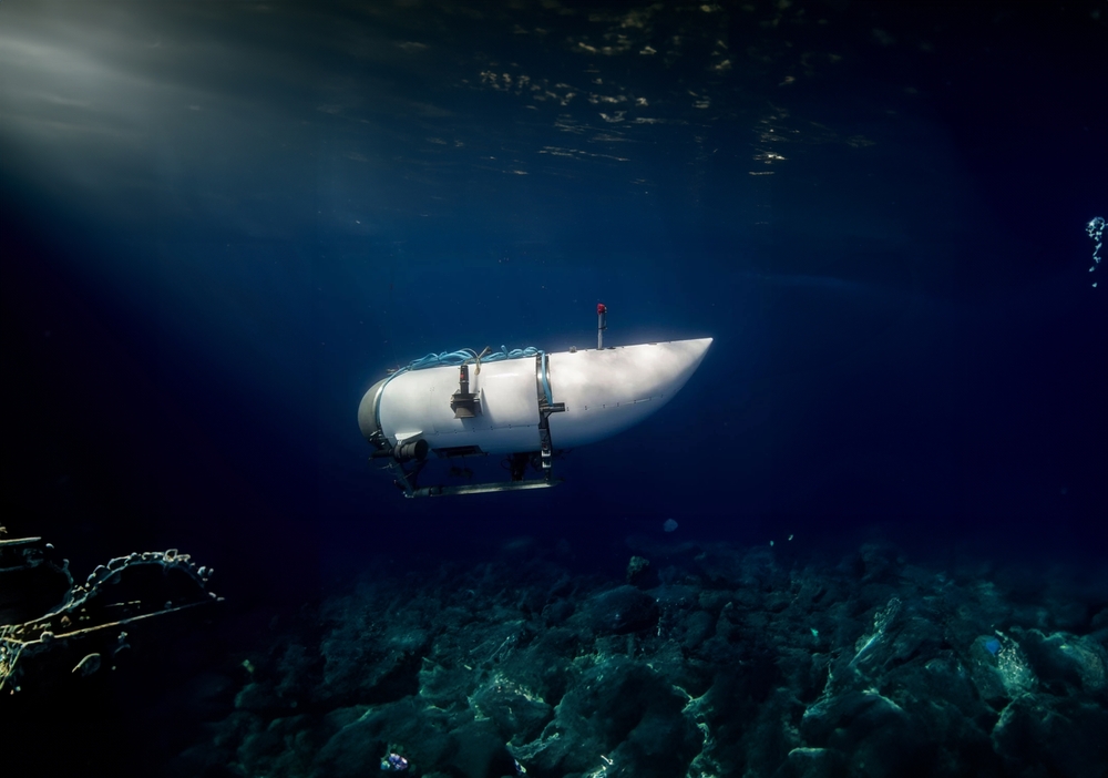 The,Titan,Submarine,In,Sea.,Render,3d.,Photoshop.