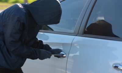 Close-up,Man,Dressed,In,A,Black,Holding,Screwdriver,To,Break