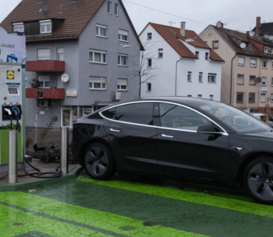 Lidl, Elbil, Tesla