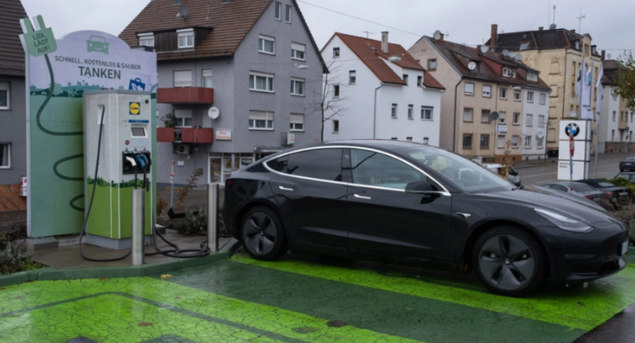Lidl, Elbil, Tesla