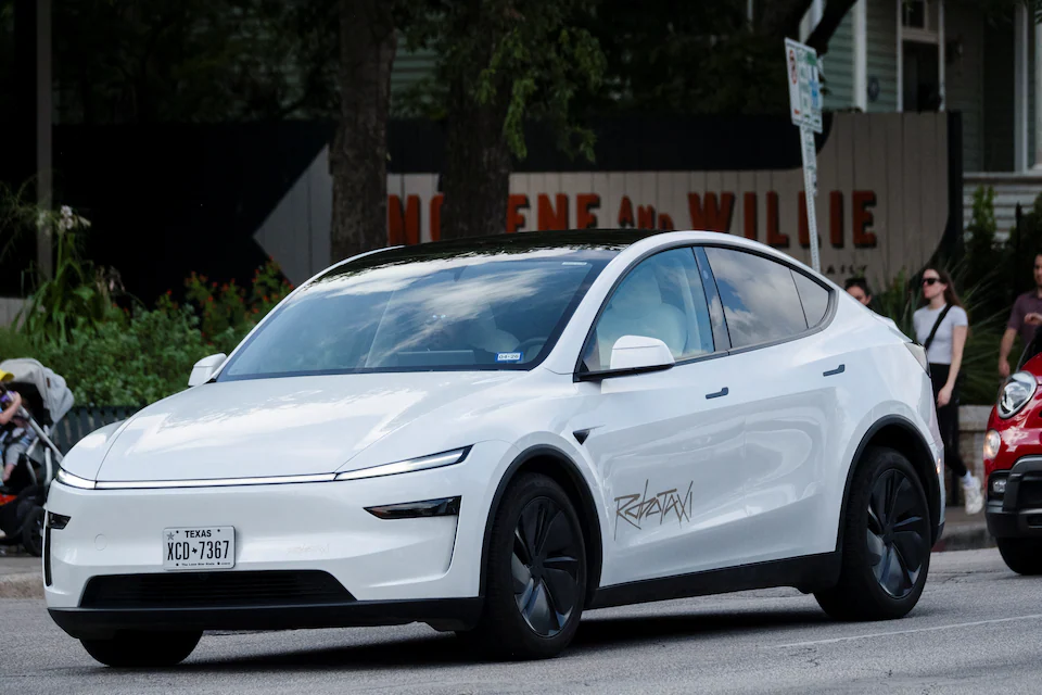 Nå er de her: Teslas robottaxier ruller i gatene i Austin