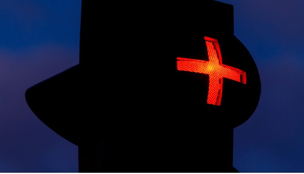 red cross trafficlight