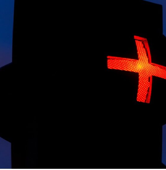 red cross trafficlight