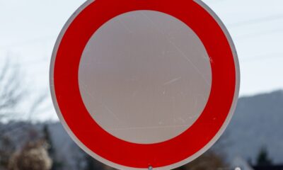 Vejskilt rød og hvid