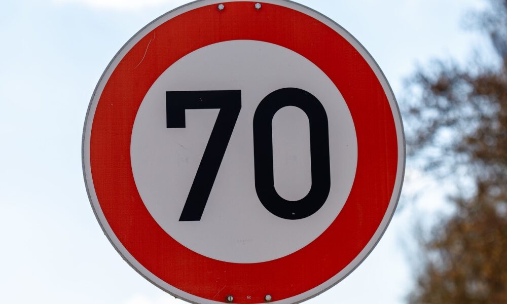 Speed sign 70 km/t