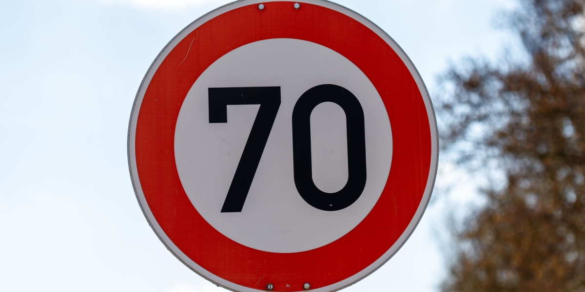 Speed sign 70 km/t