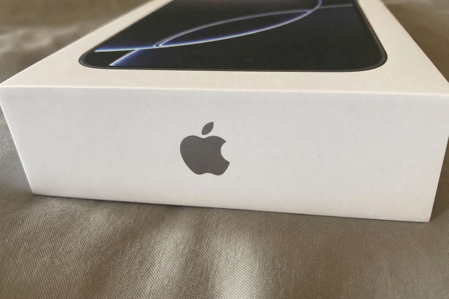 Apple snur tradisjonen: iPhone 18 Pro lanseres alene i 2026, standardmodellen kommer først i 2027
