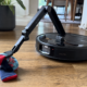 Robotarmen plukker opp sokker, men treffer kun annenhver gang