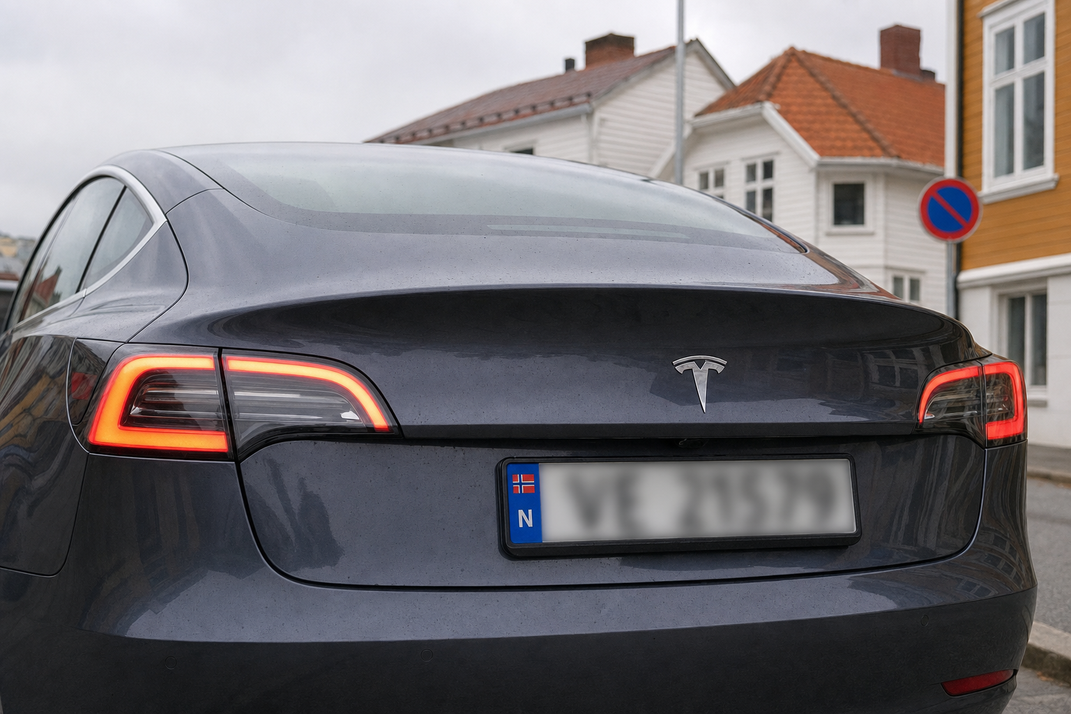 Tesla tilbakekaller 218 868 biler etter ryggekamera-feil: Slik sjekker du om din er rammet