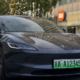 Tesla tar tilbake EV-tronen: BYD stuper 25 prosent etter kinesisk priskrig