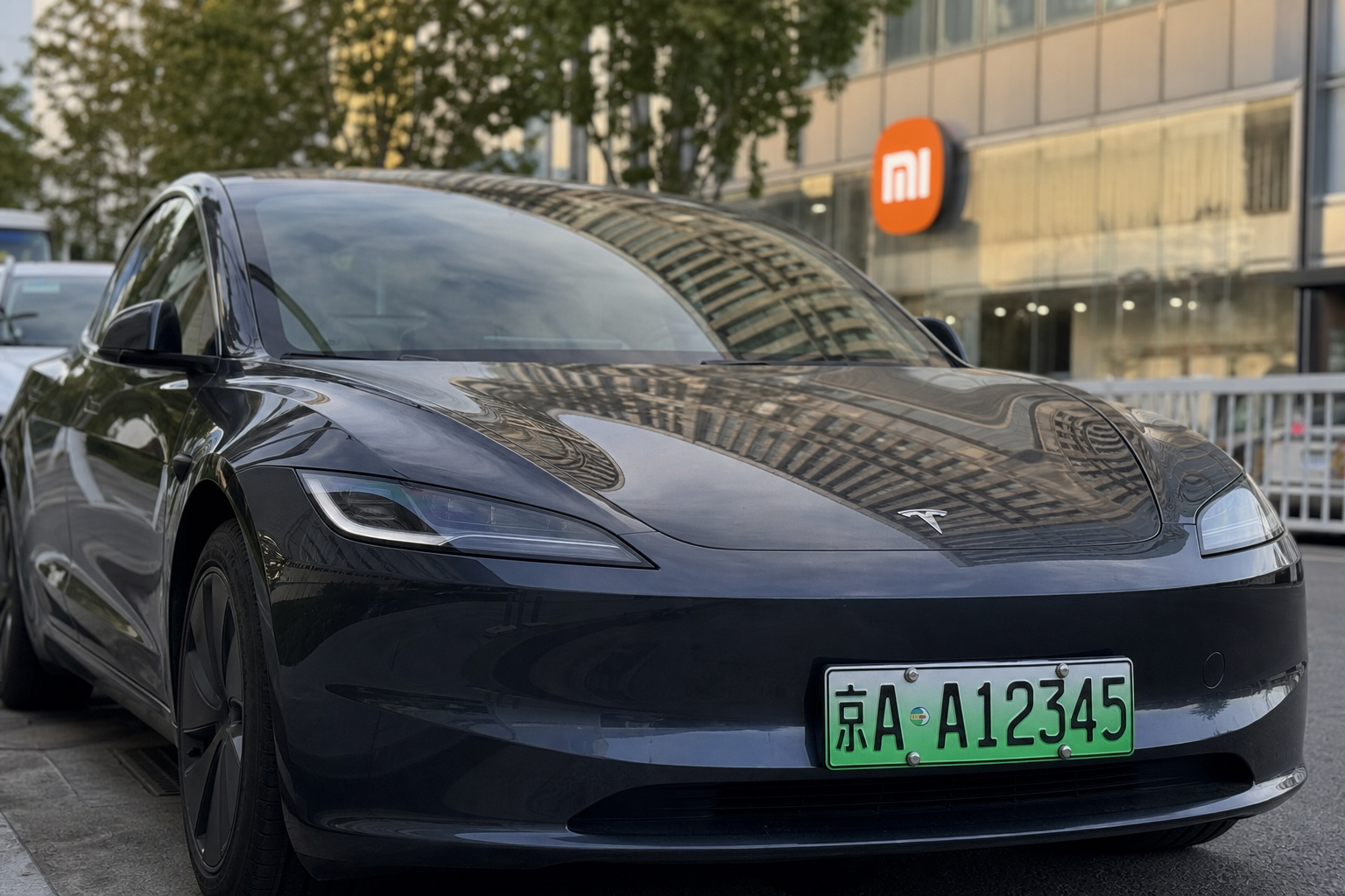 Tesla tar tilbake EV-tronen: BYD stuper 25 prosent etter kinesisk priskrig