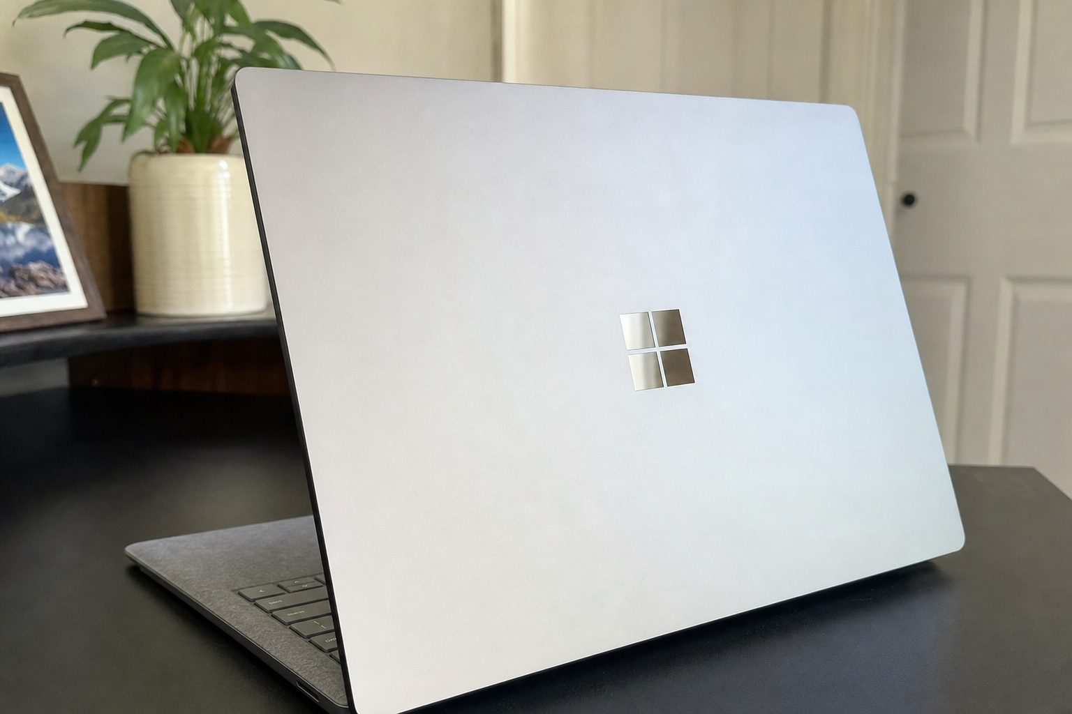 Microsoft slår tilbake mot MacBook: Surface Laptop 8 og Pro 12 lansert med Intel Core Ultra 3
