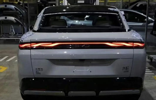 BYD klar med ny luksussedan: Opp til 1000 km rekkevidde og lading på ni minutter