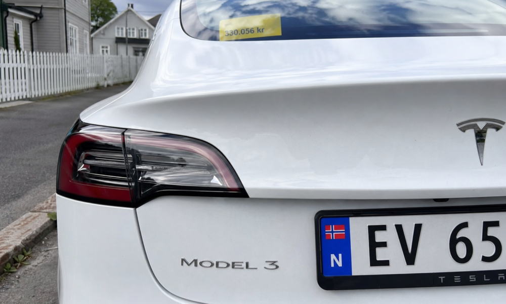 Tesla skviser nye Model 3 Standard mot 300 000-grensen: Slik unngår du momssjokket