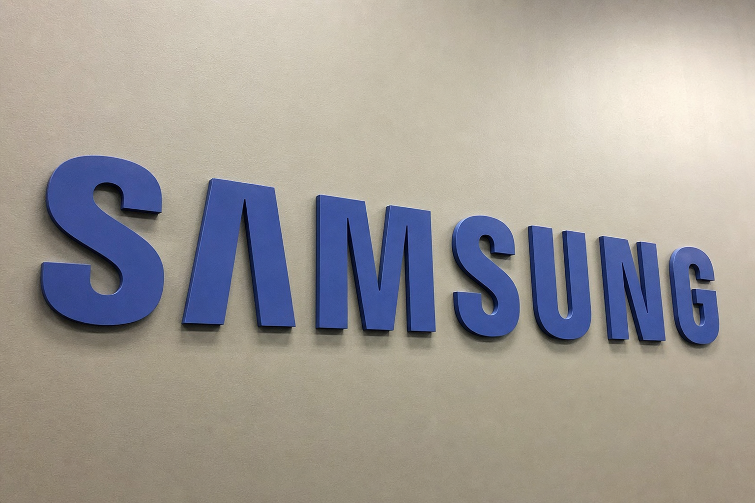 Samsung og Google klar med smarte briller til høsten: Analytikere venter pris opp mot 9.000 kroner