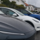 9,16 mot 6,52 kroner: Elbileiere betaler nå mer i trafikkforsikringsavgift enn bensinbiler