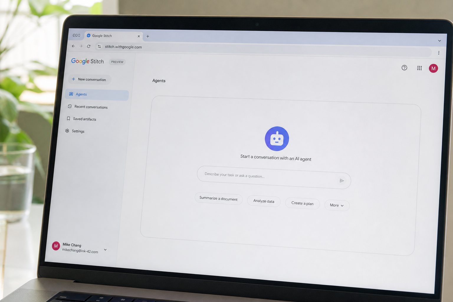 Google Stitch lærte å snakke - nå utfordrer den betalte designverktøy