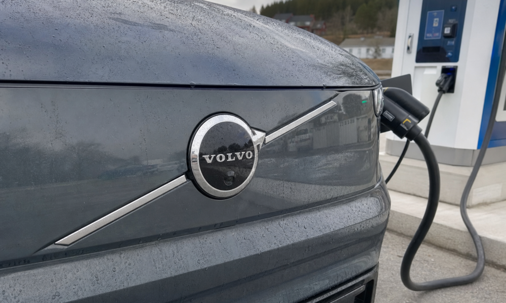 Volvo lover 810 km på én lading - men norske kjøpere venter på momssjokk