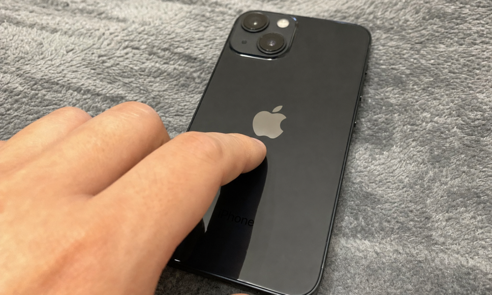 Den skjulte iPhone-funksjonen mange overser: To trykk på baksiden kan åpne kamera, ta skjermbilde og kjøre snarveier