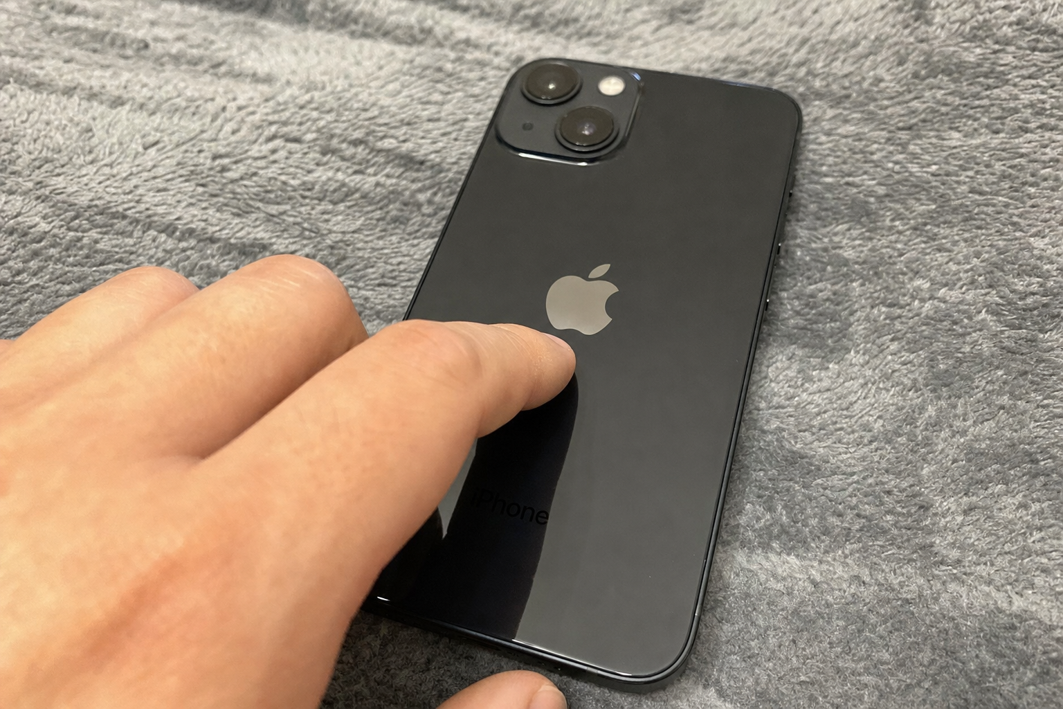 Den skjulte iPhone-funksjonen mange overser: To trykk på baksiden kan åpne kamera, ta skjermbilde og kjøre snarveier