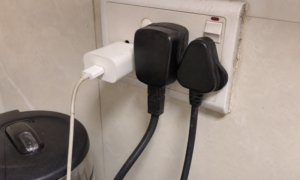 Standby-'tyvene' kan stjele tusen kroner i året: Slik stopper du dem