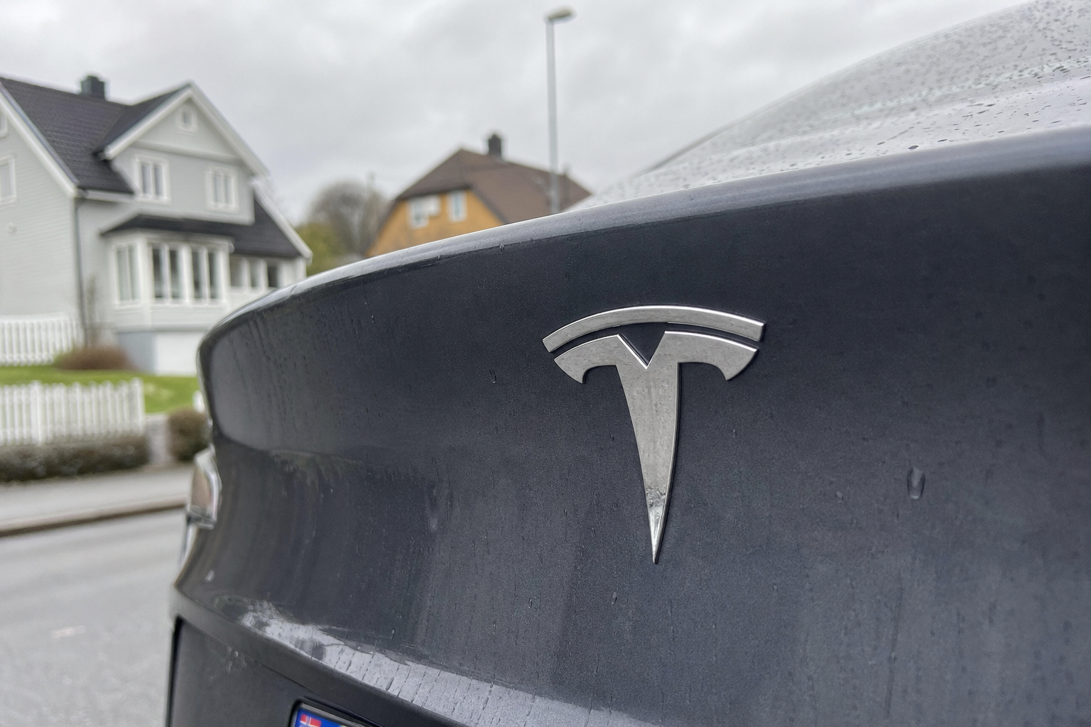 Tesla-tilbakekalling: Nesten 13 000 Model 3 og Model Y kan miste fremdriften under kjøring