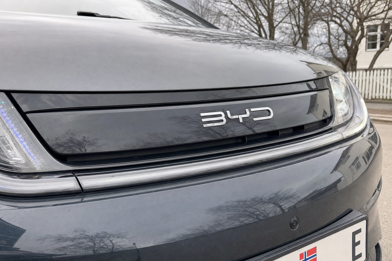 BYD tar steget kinesiske bilprodusenter har unngått: Ny hybrid sikter rett mot Toyota
