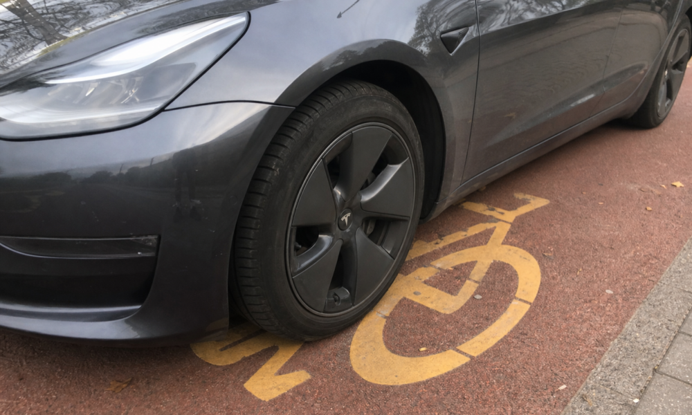 Tesla feiret FSD-godkjenning i København, men reklamevideoen bryter dansk lov fem ganger