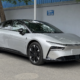 Kinesisk Tesla-utfordrer XPeng P7+ ruller inn i Norge fra 449 900 kroner
