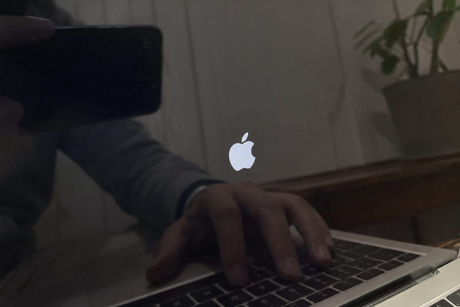 «Jakter AI for AI-ens skyld»: Apple-toppen refset konkurrentene mens han annonserte Google-avtalen