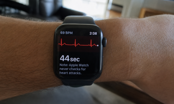 Apple Watch reddet 94 år gammel lege: Klokken oppdaget komplett hjerteblokk før han selv forsto hvor alvorlig det var