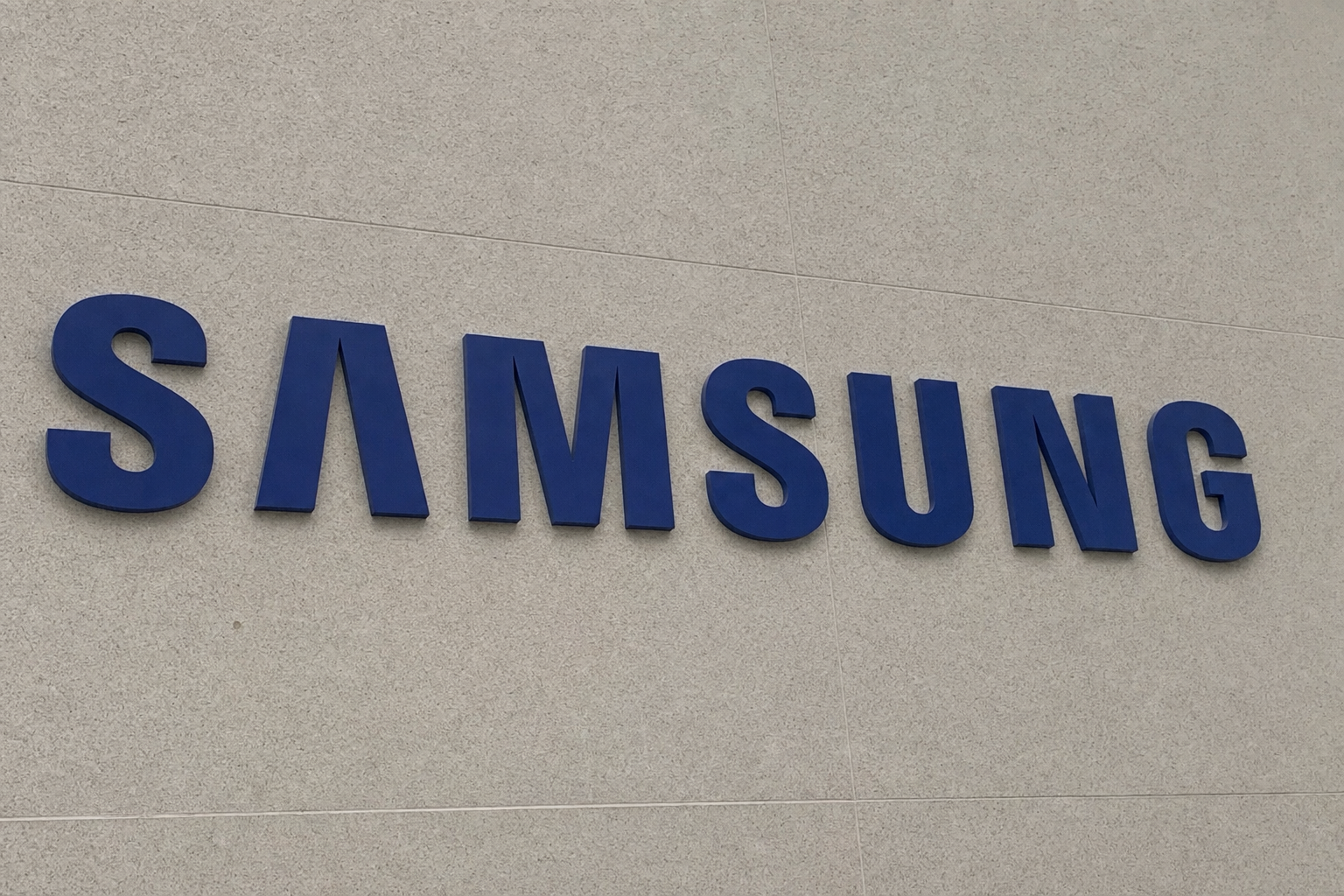 Galaxy Z Fold 8 lekket: Samsungs nye brett-telefon veier bare 201 gram