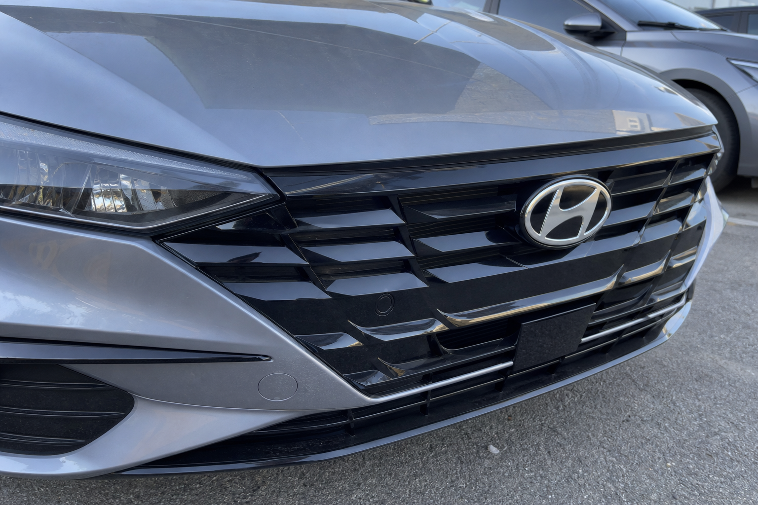 Hyundai viser frem helt ny Elantra: 8. generasjon med ny design og hybrid-drivlinje klar for Europa i 2027