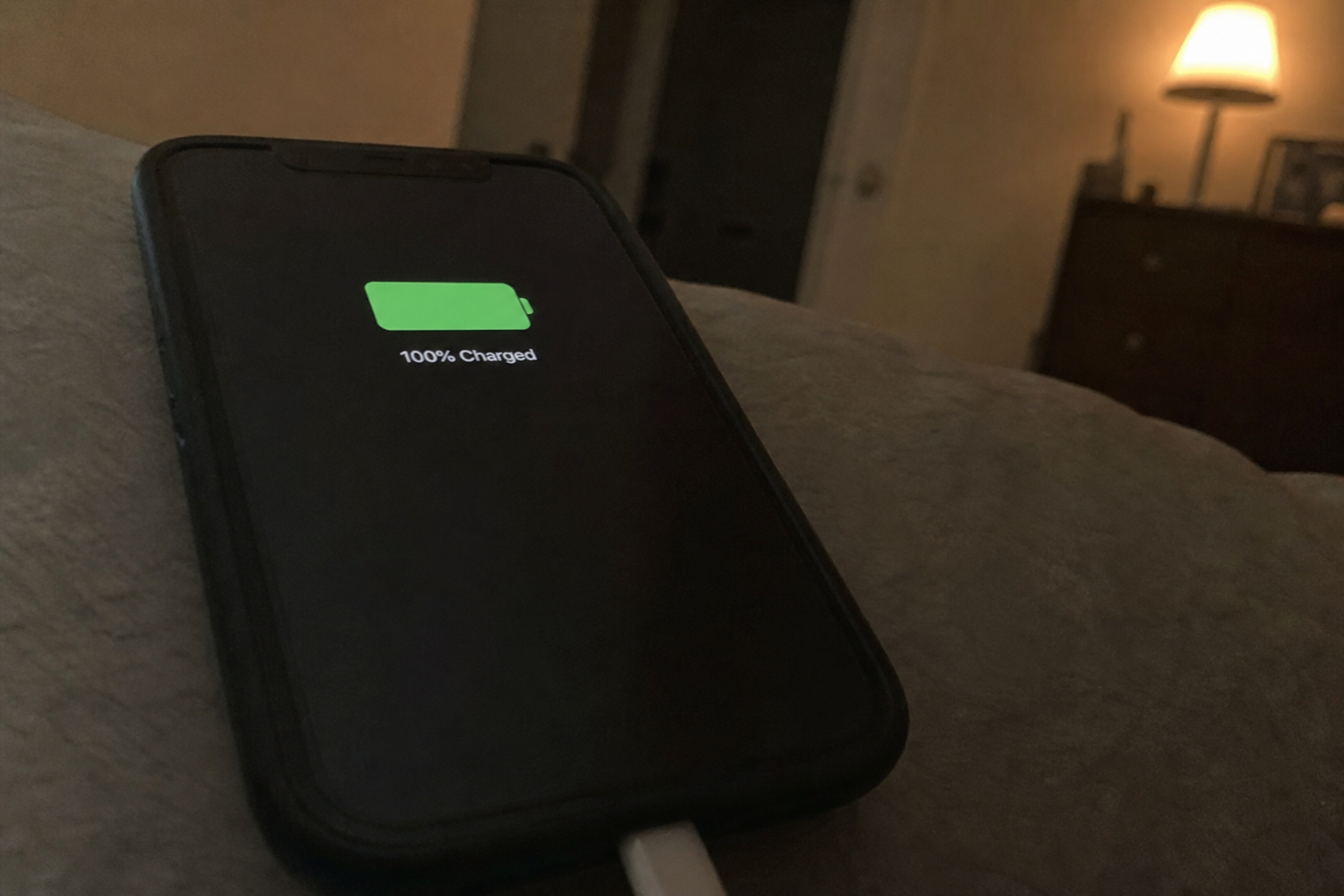 Myte avlivet: Det er ikke oppladningen til 100% som ødelegger telefonbatteriet, det er det som skjer etterpå