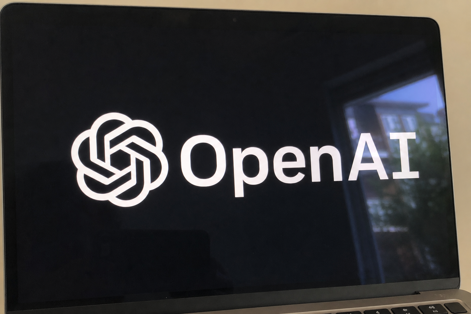 ChatGPT brukes nå av 900 millioner ukentlig: OpenAI henter 1.150 milliarder kroner i historiens største finansieringsrunde