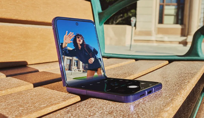 Motorola Razr 70 Ultra anmeldt: Ny LOFIC-sensor og 5000 mAh batteri, er den verdt prisen?