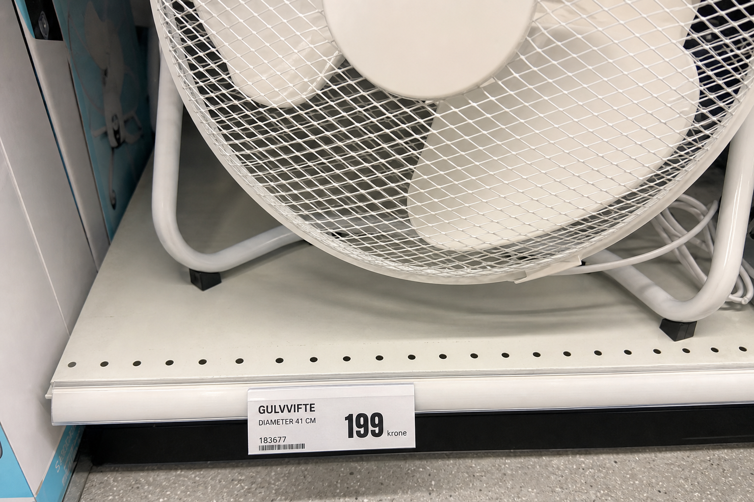 Slik kjøler du ned hjemmet i sommer: Vifte fra 199 kroner, portabel AC fra 5.499