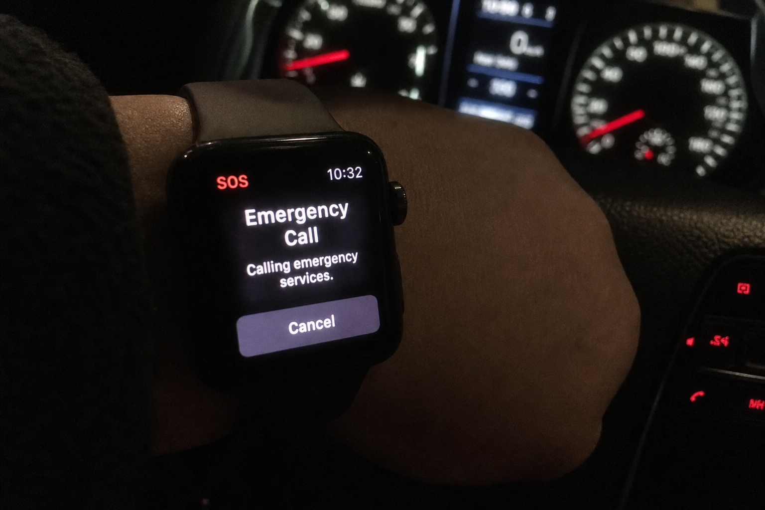 Apple Watch ringte 911 alene i natten: Slik slår du på funksjonen som kan redde livet ditt