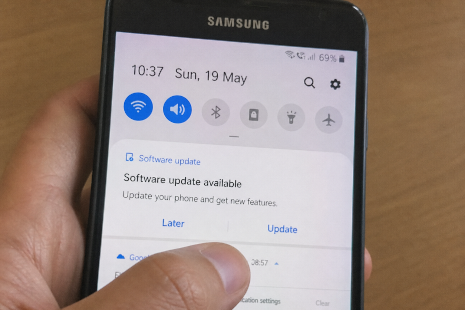 Samsung tetter 45 sikkerhetshull i juni-oppdatering, ett av dem er allerede utnyttet av angripere