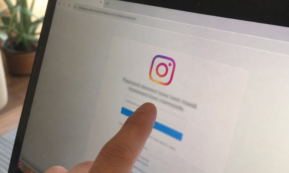 Programmeringsfeil i Instagram lekket Zuckerbergs hemmelige telefonnummer
