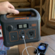 Fra solcellepanel til smartkjøkken: Seks camping-gadgets for norsk sommer 2026