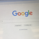 Google merker nå alle AI-videoer usynlig: Slik kan du avsløre kunstig innhold med ett klikk