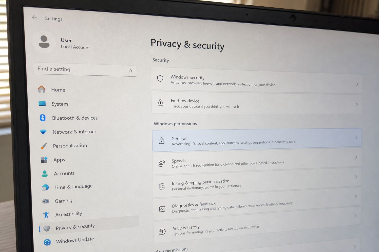 Microsoft sporer deg via en skjult reklame-ID i Windows 11: Slik slår du den av