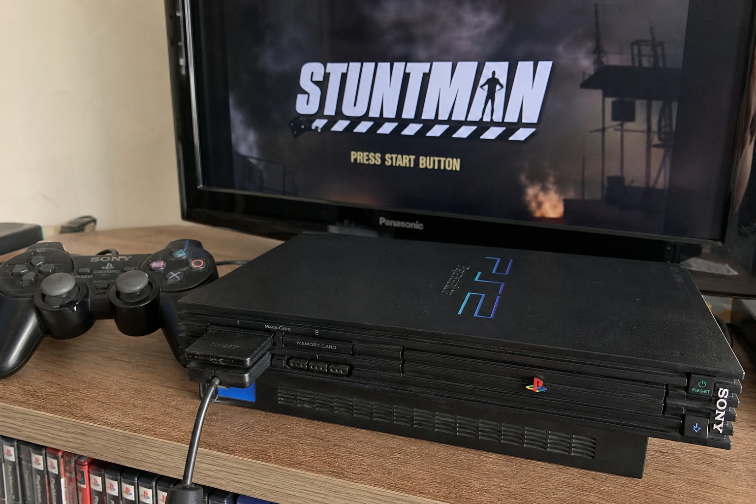 PS2-klassikeren tilbake etter 19 år: Stuntman Hollywood avduket med KITT og DeLorean