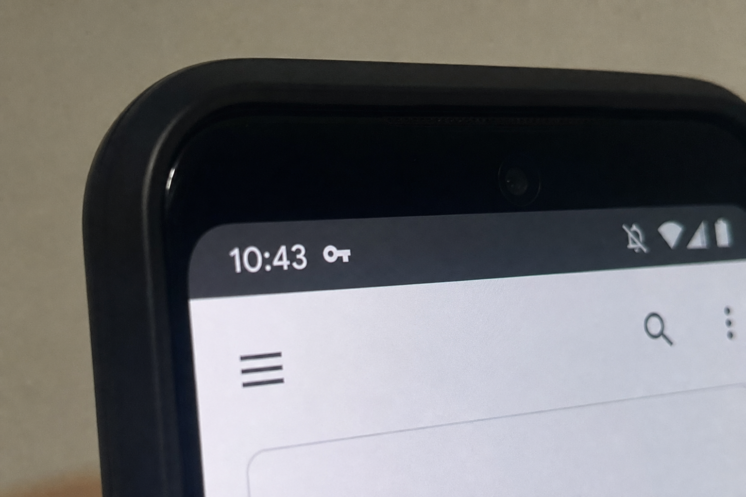 Ser du en nøkkel øverst på Android-telefonen? Det kan bety at en ukjent app overvåker trafikken din