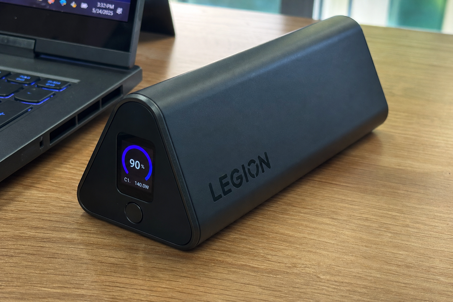 Lenovo lanserer gaming-powerbank med 170W hurtiglading og trekantdesign: Lader spillbærbaren på under en time