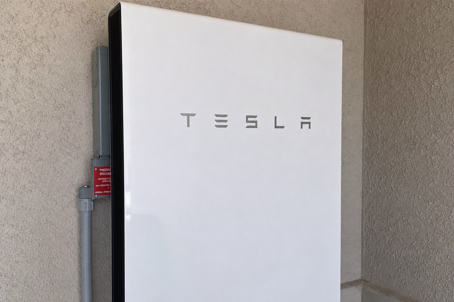 10 500 Tesla Powerwall 2 tilbakekalles for brannfare: Solgte mellom 2020 og 2022 byttes ut