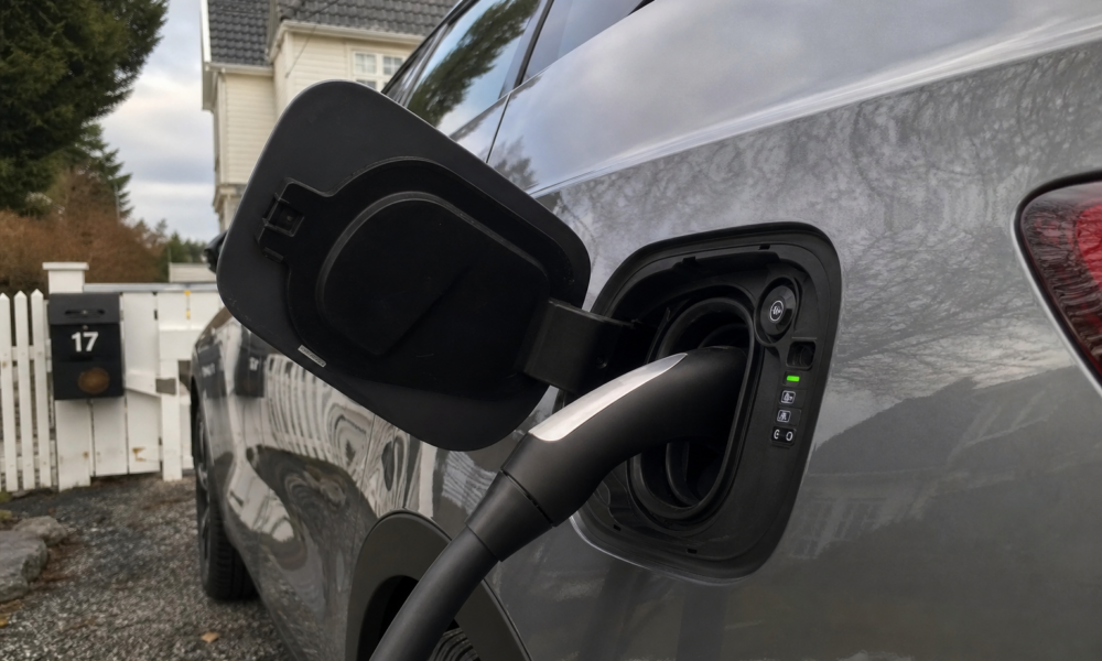Euro 7 krever batterigaranti: Elbilens batteri må holde 80 prosent kapasitet etter fem år