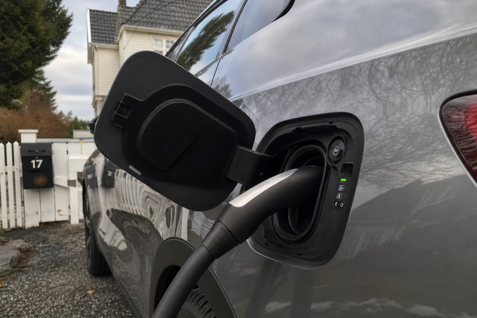 Euro 7 krever batterigaranti: Elbilens batteri må holde 80 prosent kapasitet etter fem år