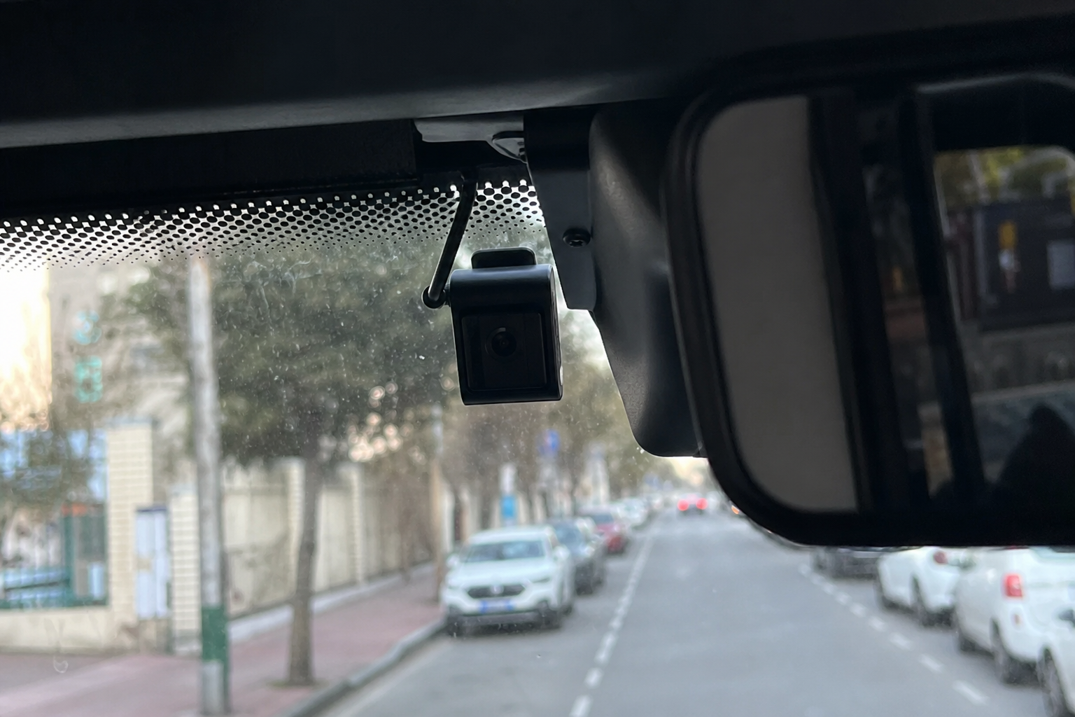 Frankfurts busser knipser ulovlig parkerte biler - 421 sjåfører tatt siden februar